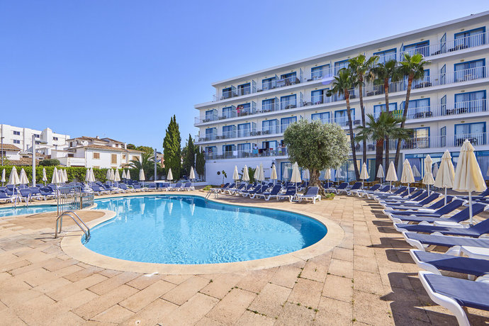 Imagen de la piscina del Hotel Ilusion Vista Blava. Foto 25