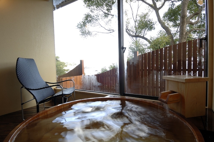 Imagen de la piscina del Hotel Imaiso. Foto 18