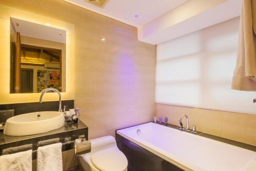 Imagen de la habitación del Hotel Imani Suites. Foto 9