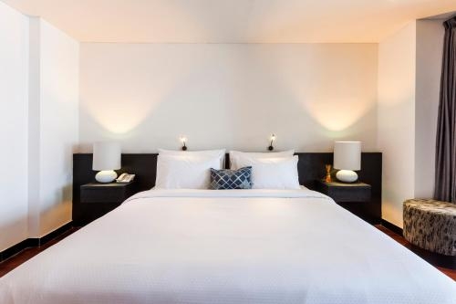 Imagen de la habitación del Hotel Imani Suites. Foto 10