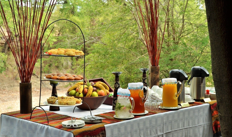 Imagen del bar/restaurante del Hotel Imbali Safari Lodge. Foto 2