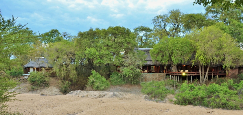 Imagen de los exteriores del Hotel Imbali Safari Lodge. Foto 9