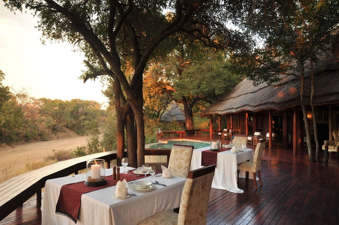 Imagen del bar/restaurante del Hotel Imbali Safari Lodge. Foto 3