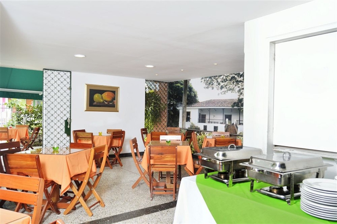 Imagen del bar/restaurante del Hotel Imbanaco. Foto 4