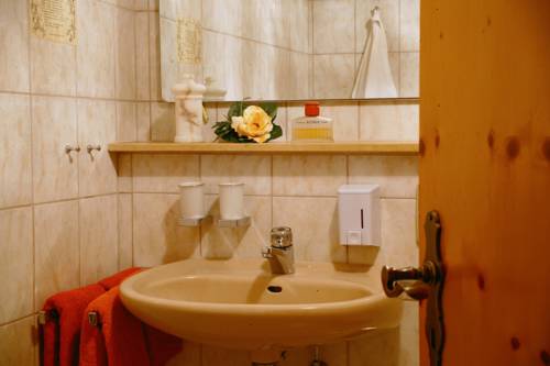 Imagen de la habitación del Hotel Imbery. Foto 15