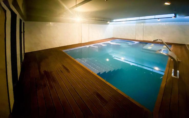 Imagen de la piscina del Hotel Imi and Spa. Foto 13