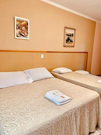 Imagen de la habitación del Hotel Imigrantes. Foto 23