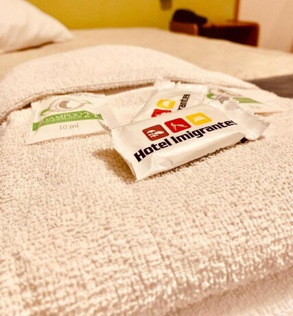 Imagen de la habitación del Hotel Imigrantes. Foto 31