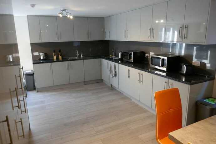 Imagen general del Hotel Immaculate 12-bed House Good Amenities in Wigan. Foto 2