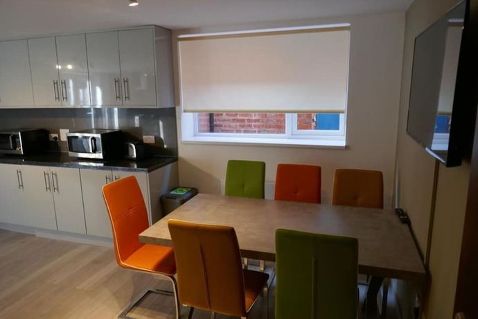 Imagen general del Hotel Immaculate 12-bed House Good Amenities in Wigan. Foto 4