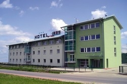 Imagen de los exteriores del Hotel Imos. Foto 5