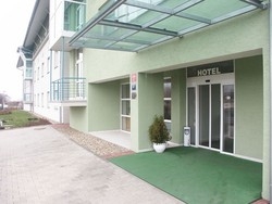 Imagen de los exteriores del Hotel Imos. Foto 6