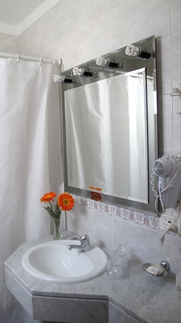 Imagen de la habitación del Hotel Impala. Foto 11