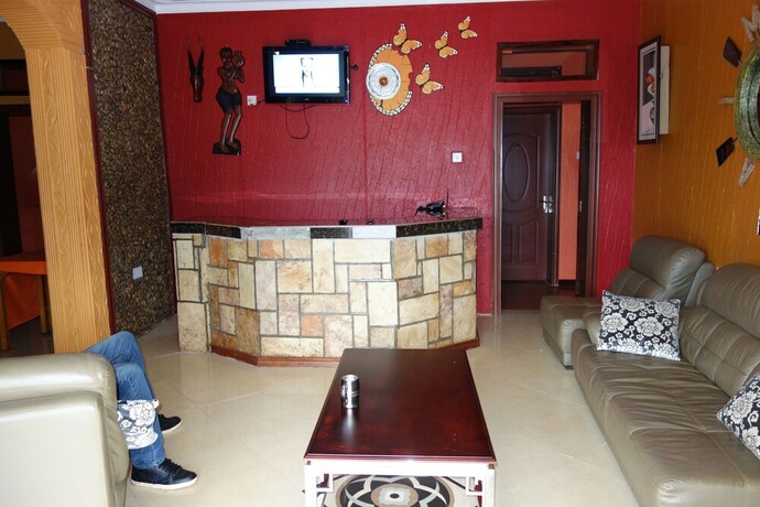 Imagen de los interiores del Hotel Impala Suites. Foto 24