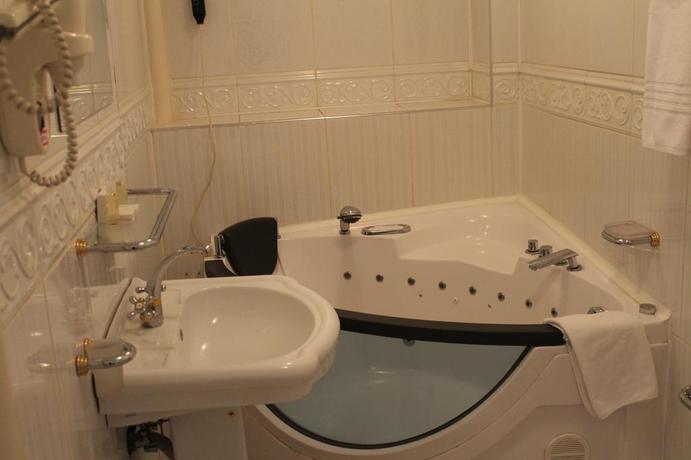 Imagen de los interiores del Hotel Imparatul Romanilor. Foto 10