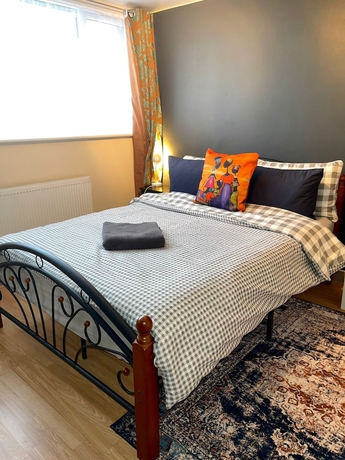 Imagen de la habitación del Hotel Impeccable Spacious 6-bed House in Romford. Foto 9