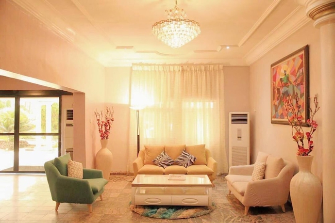 Imagen de los interiores del Hotel Impeccable by HomeVille Plus Benin. Foto 18