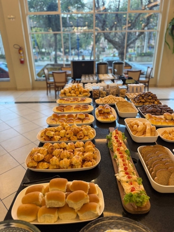 Imagen del bar/restaurante del Hotel Imperador, Po&ccedil;os de Caldas. Foto 4