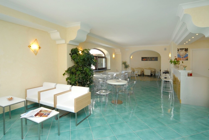 Imagen de los interiores del Hotel Imperamare. Foto 17