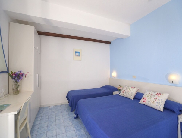 Imagen de la habitación del Hotel Imperamare. Foto 13