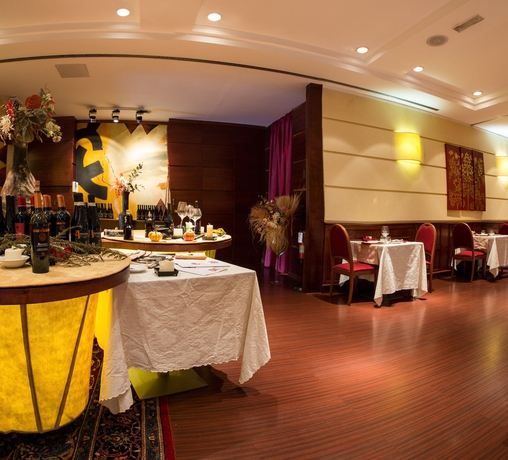 Imagen del bar/restaurante del Hotel Imperatori. Foto 5