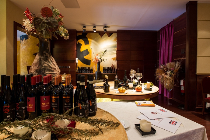 Imagen del bar/restaurante del Hotel Imperatori. Foto 6