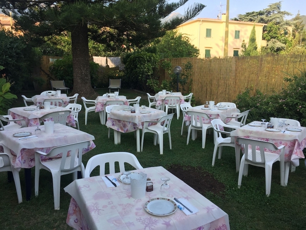 Imagen de los exteriores del Hotel Imperia, Isla de Elba. Foto 10