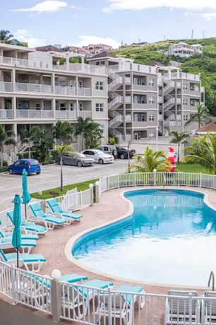 Imagen de la piscina del Hotel Imperial Bay Residences. Foto 18