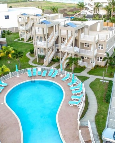 Imagen de la piscina del Hotel Imperial Bay Residences. Foto 20