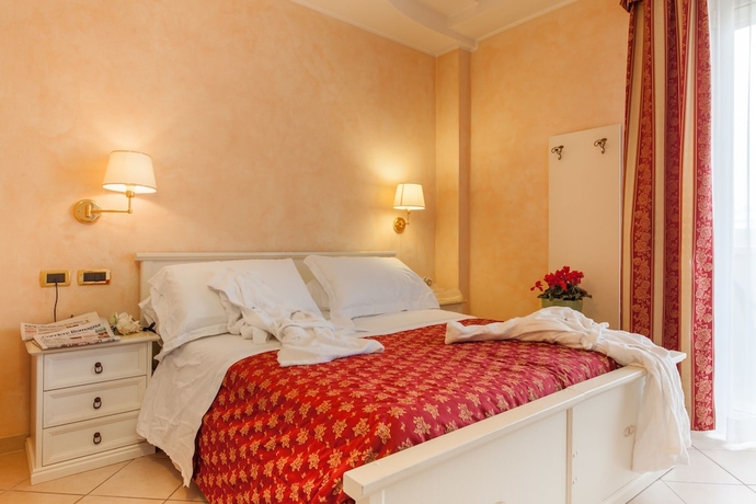 Imagen de la habitación del Hotel Imperial Beach. Foto 9