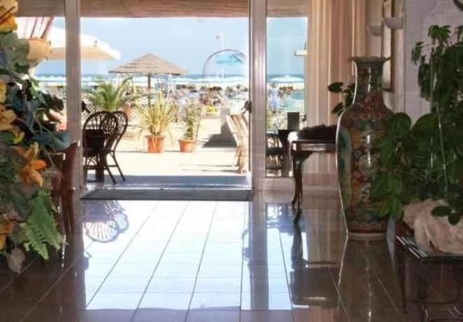 Imagen de los interiores del Hotel Imperial Beach. Foto 18