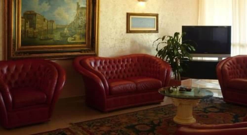 Imagen de los interiores del Hotel Imperial Beach. Foto 19