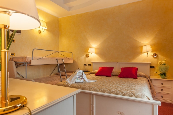 Imagen de la habitación del Hotel Imperial Beach. Foto 15