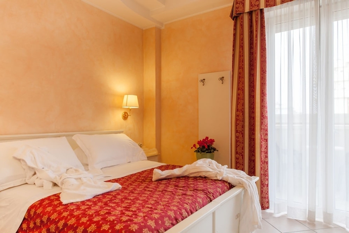 Imagen de la habitación del Hotel Imperial Beach. Foto 17