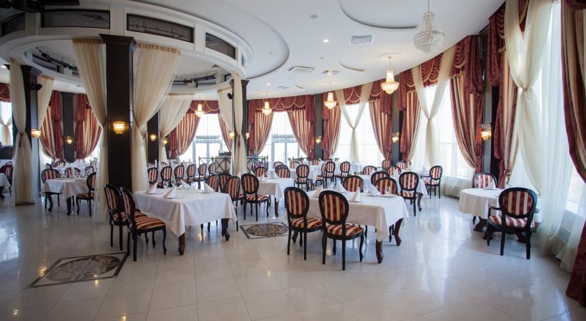 Imagen del bar/restaurante del Hotel Imperial Club Delux. Foto 2