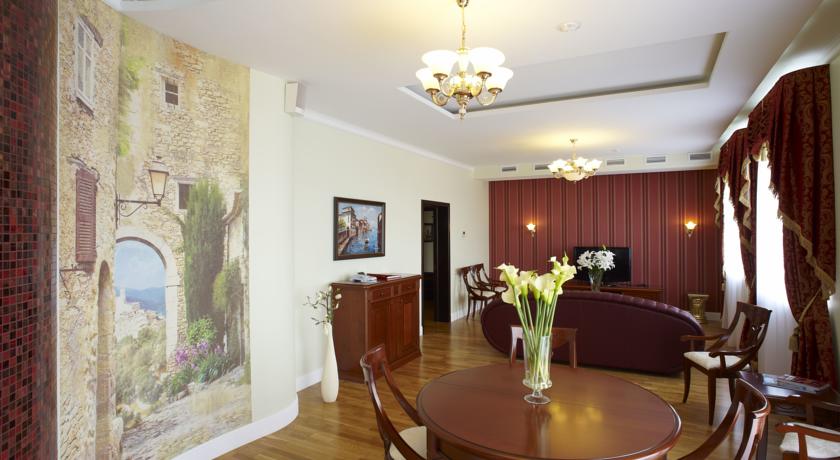 Imagen de los interiores del Hotel Imperial Club Delux. Foto 13