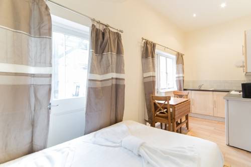 Imagen de la habitación del Hotel Imperial Court Studios. Foto 4