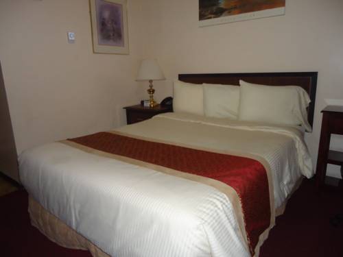 Imagen de la habitación del Hotel Imperial Fireside Inn. Foto 13