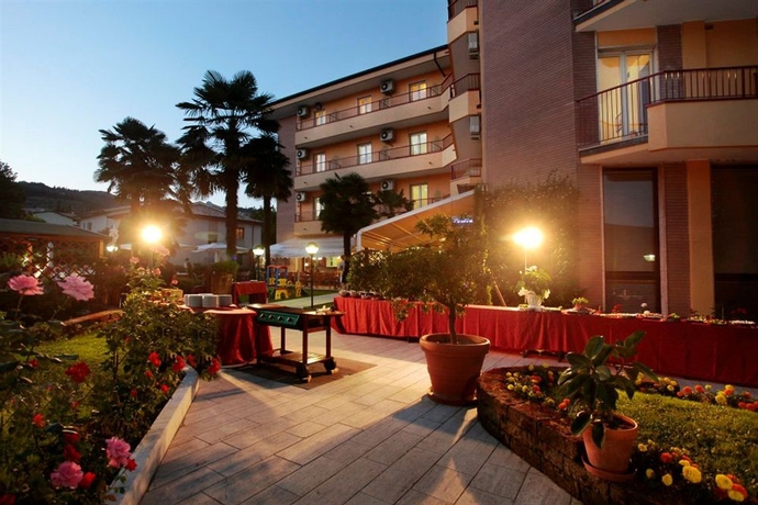 Imagen de los exteriores del Hotel Imperial, Garda. Foto 9