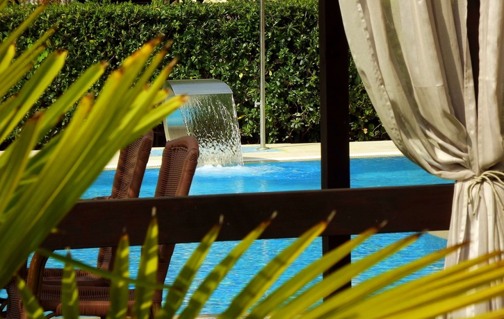 Imagen de la piscina del Hotel Imperial, Garda. Foto 11