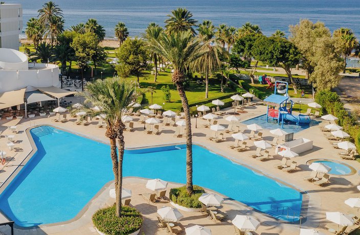 Imagen de la piscina del Hotel Imperial Island Resort. Foto 6