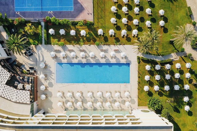 Imagen de la piscina del Hotel Imperial Island Resort. Foto 7