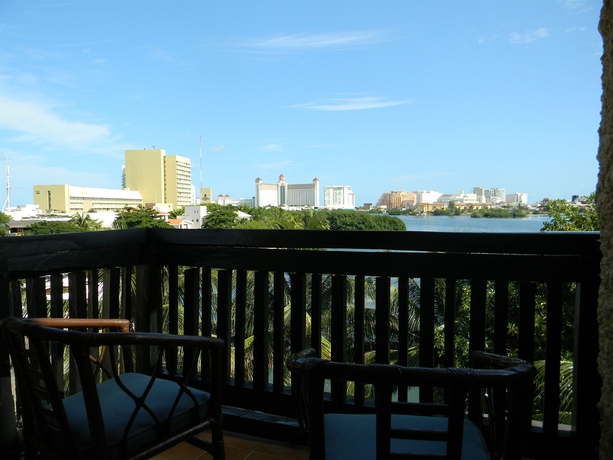 Imagen de la habitación del Hotel Imperial Laguna Faranda. Foto 8