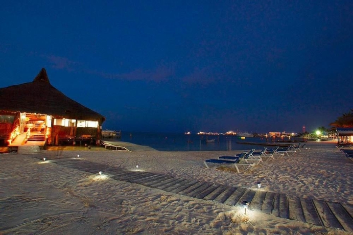 Imagen de los exteriores del Hotel Imperial Las Perlas. Foto 4