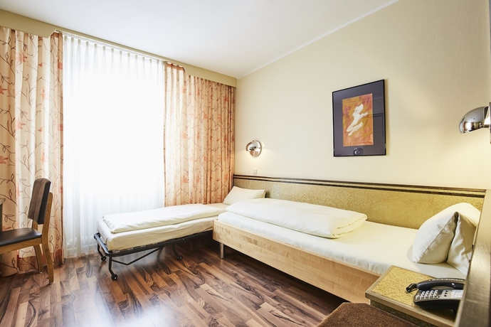 Imagen de la habitación del Hotel Imperial, Munich. Foto 15