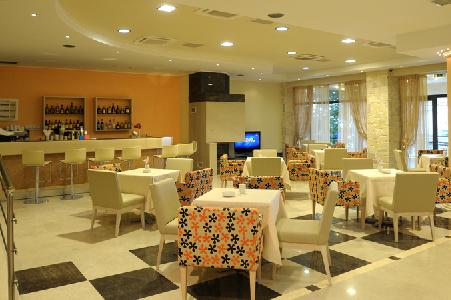Imagen del bar/restaurante del Hotel Imperial, Nea Skioni. Foto 7
