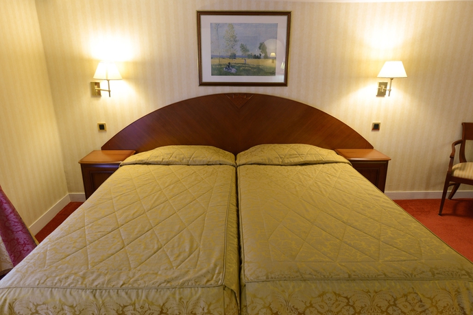 Imagen de la habitación del Hotel Imperial, París. Foto 4