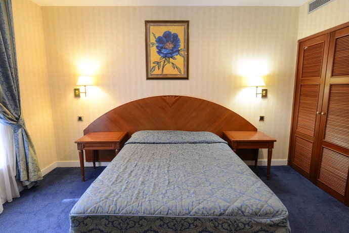 Imagen de la habitación del Hotel Imperial, París. Foto 7