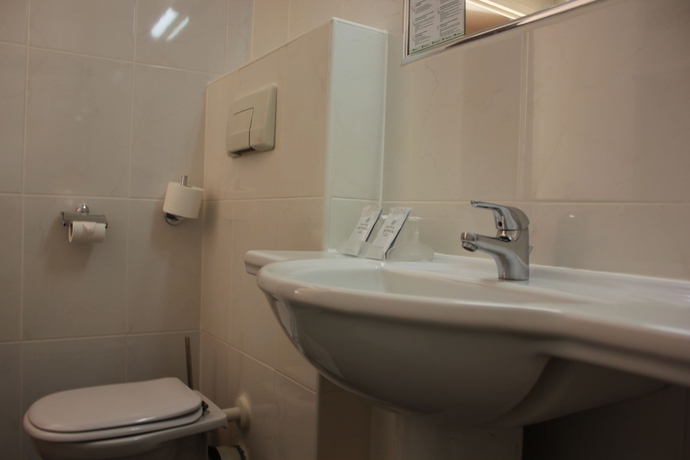 Imagen de la habitación del Hotel Imperial, París. Foto 12