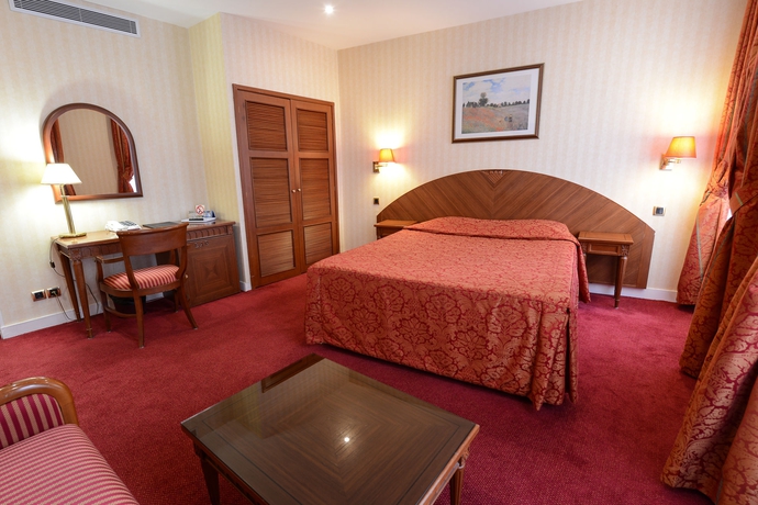 Imagen de la habitación del Hotel Imperial, París. Foto 14